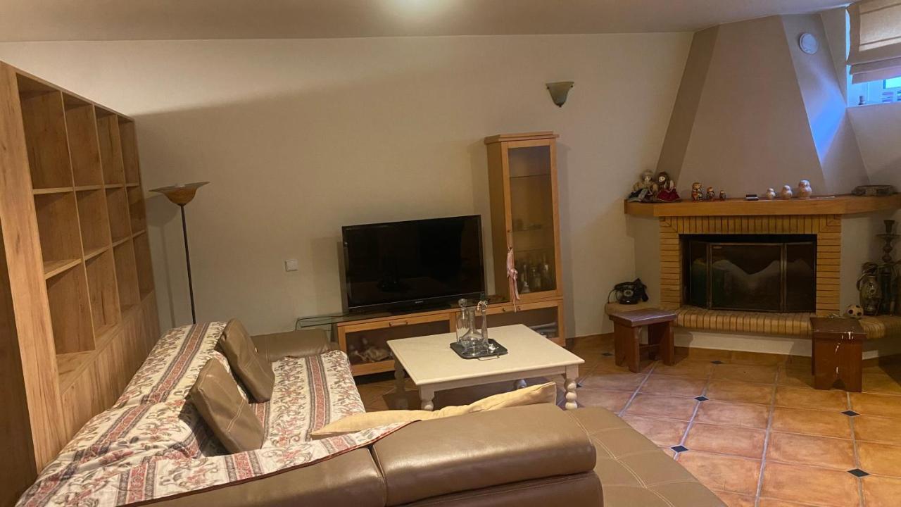 Seaside Family Apartment - Kalamata Faraí Buitenkant foto