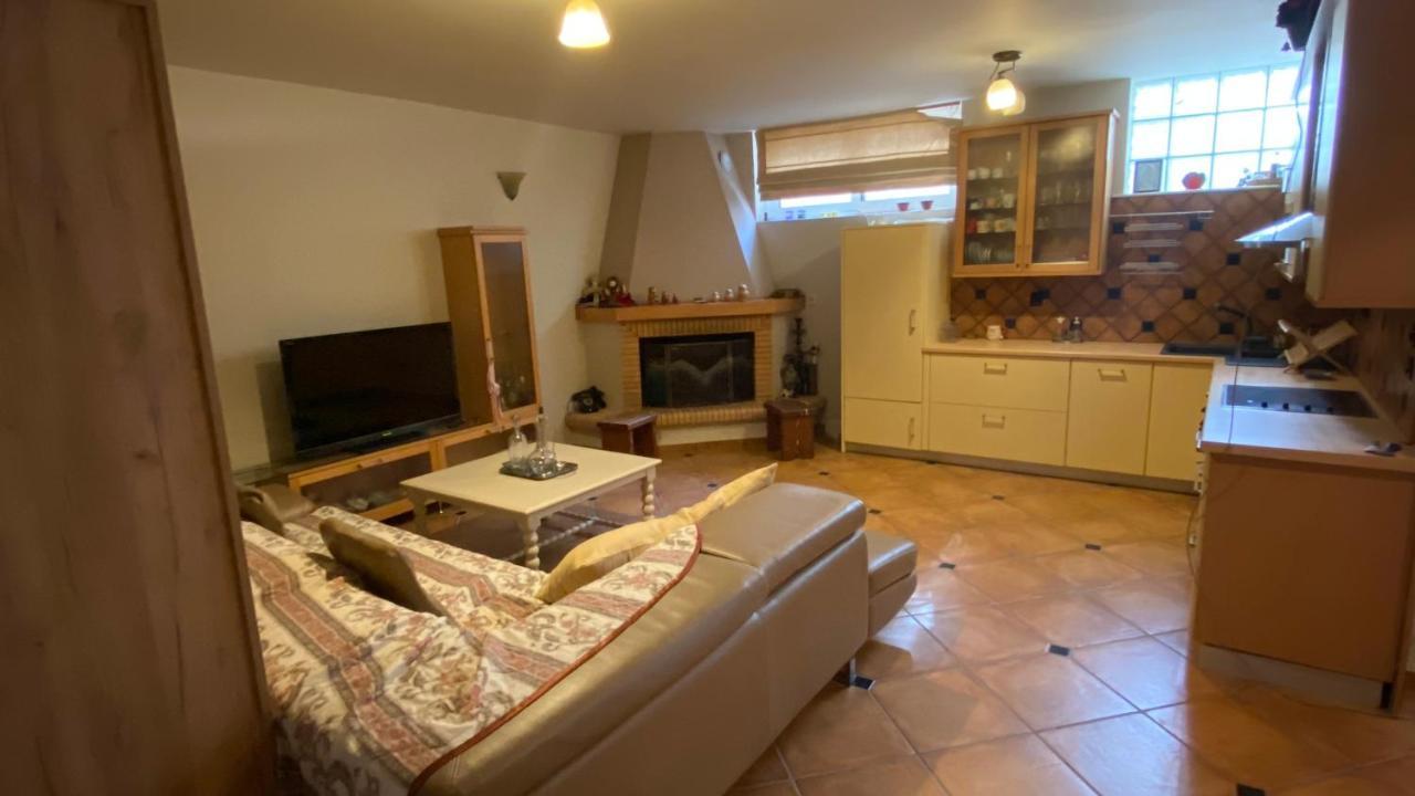 Seaside Family Apartment - Kalamata Faraí Buitenkant foto